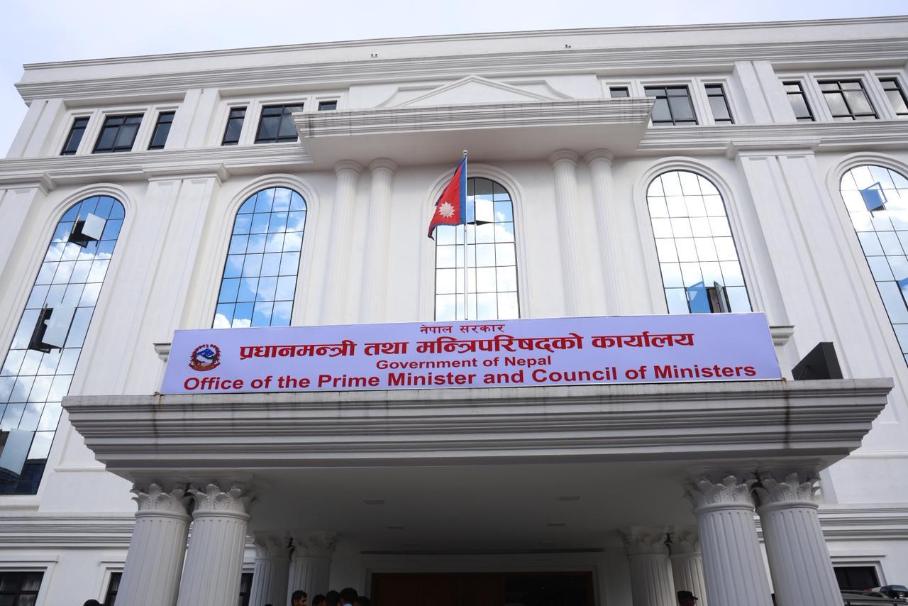 मुख्यसचिवको तातो कुर्सीमा को बस्लान् ?