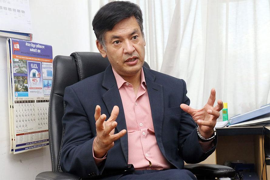 विद्युत् प्राधिकरणमा फर्किए हितेन्द्रदेव शाक्य